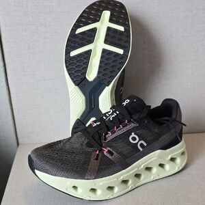 Oncloudeclipse Running Black Sneakers with Flourescent Soles. (w 8). BRAND NEW.